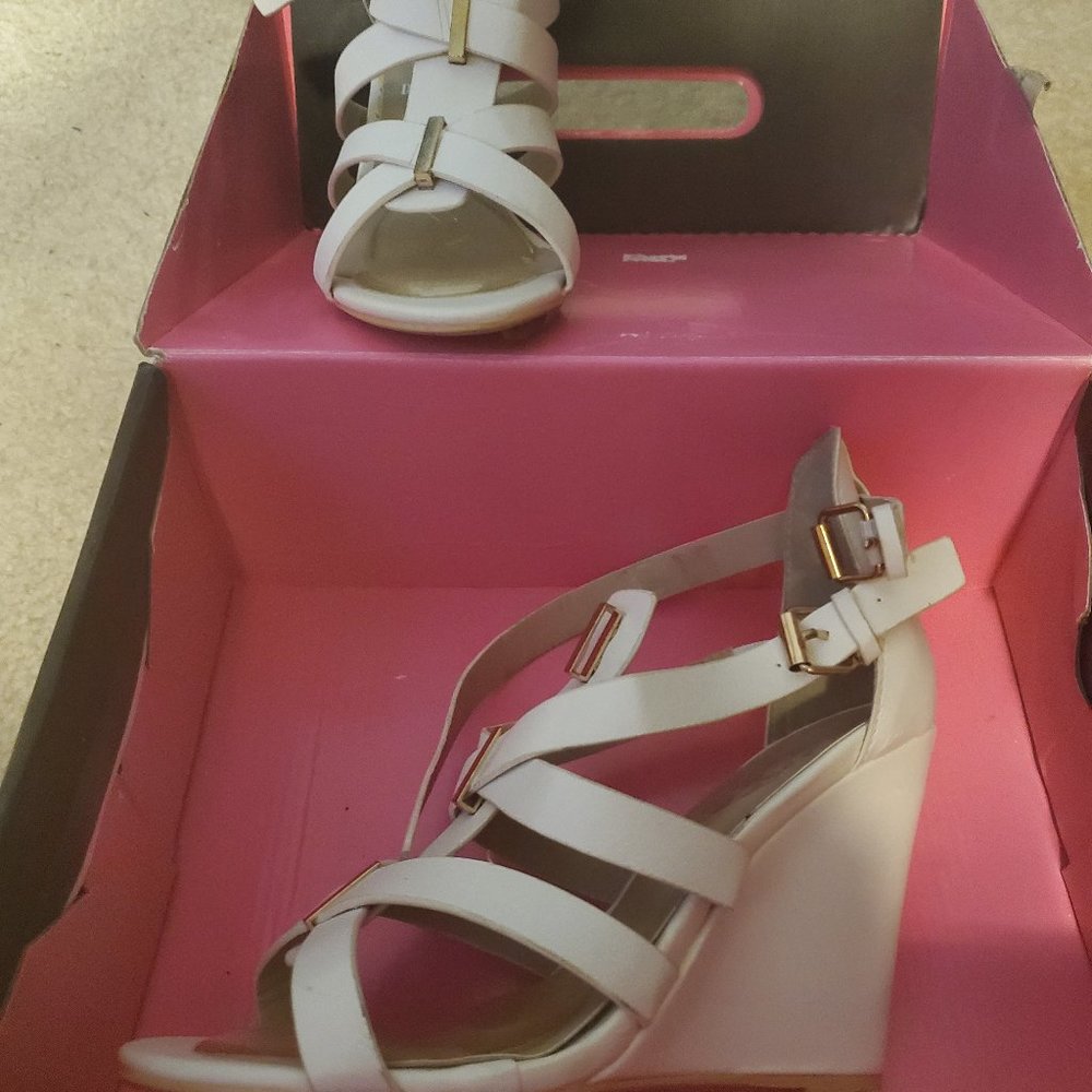 Womens white high heel wedge sandal size 7